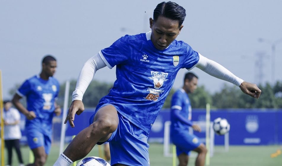 Persib Bandung Geser Latihan ke Malam Hari Selama Ramadan, Bojan Hodak Tetap Jaga Intensitas 