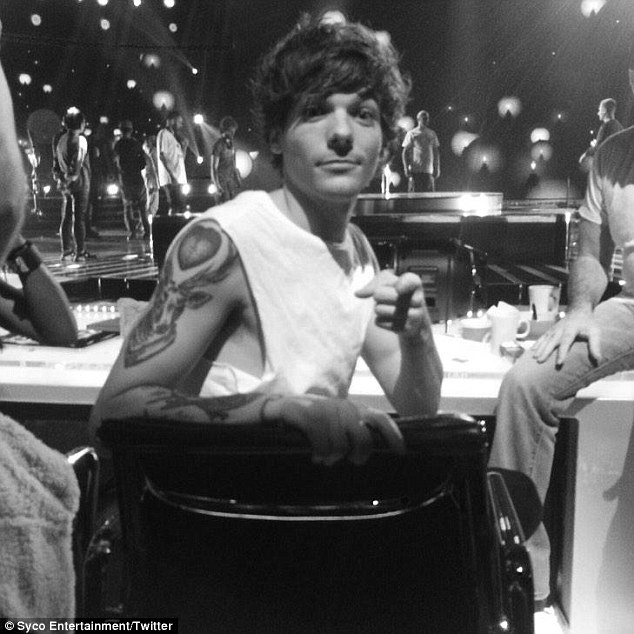 Setelah Ibu Meninggal, Louis Tomlinson Bersenang-Senang dan Minum-Minum di Bar