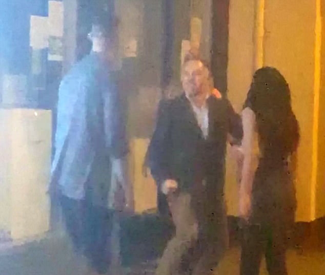 Menolak Ajakan Kencan, Penari Striptease Dipukuli Pengunjung Club