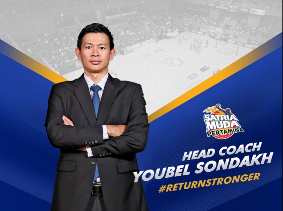Youbel Sondakh Raih Penghargaan Pelatih Terbaik IBL 2017