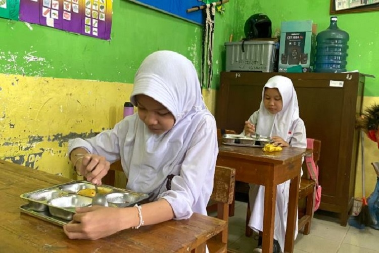 Pendukung Anies Akui Program MBG Bermanfaat, Soroti Dampak Ekonomi dan Lapangan Kerja
