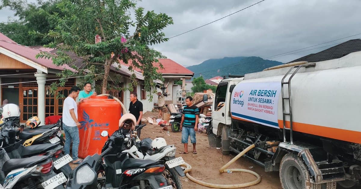 BNI Salurkan Bantuan untuk Warga Terdampak Banjir di Padang