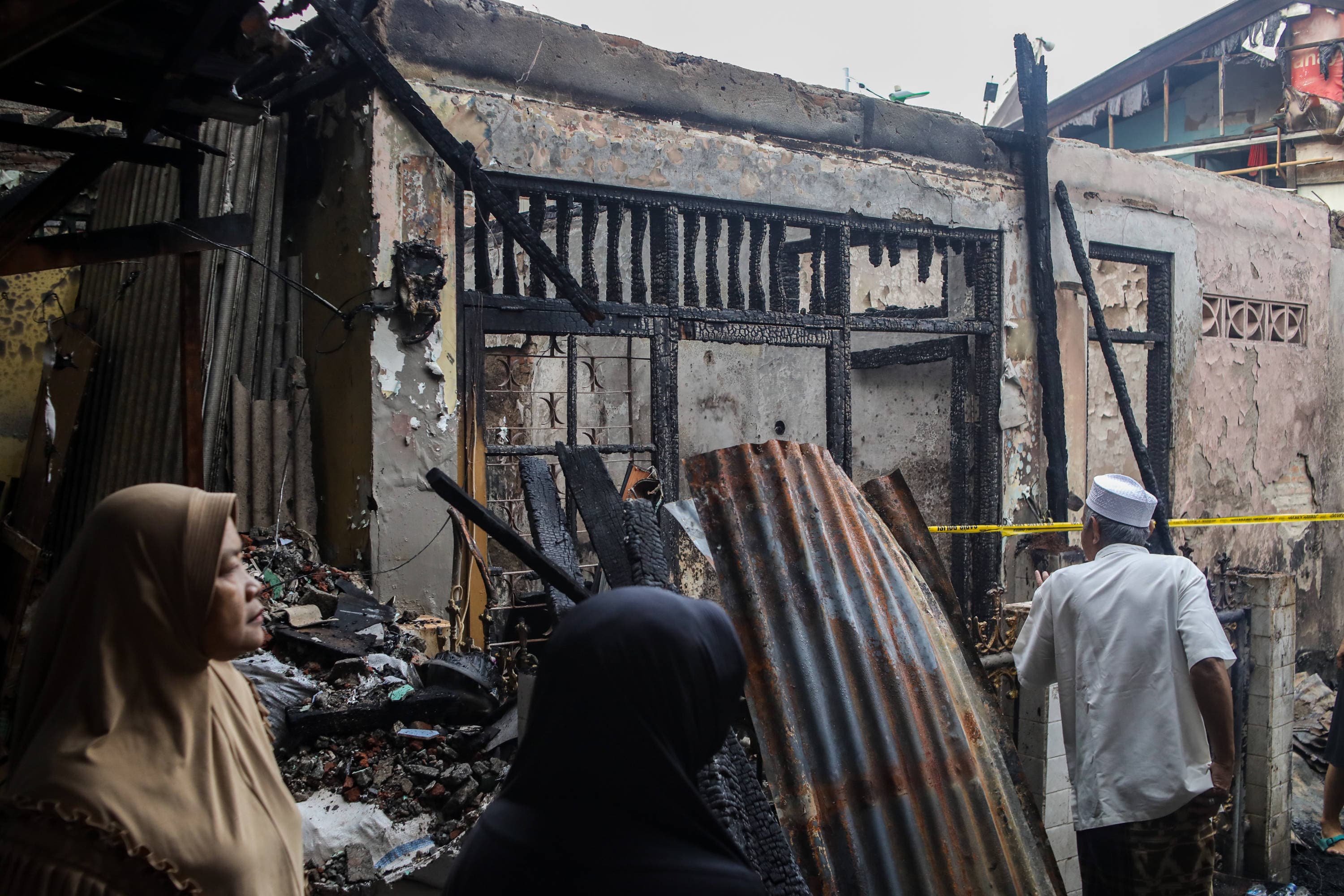  Suasana pascakebakaran di pemukiman padat penduduk, kawasan Menteng Jaya, Jakarta, Rabu (28/10/2026). AKURAT.CO/Endra Prakoso