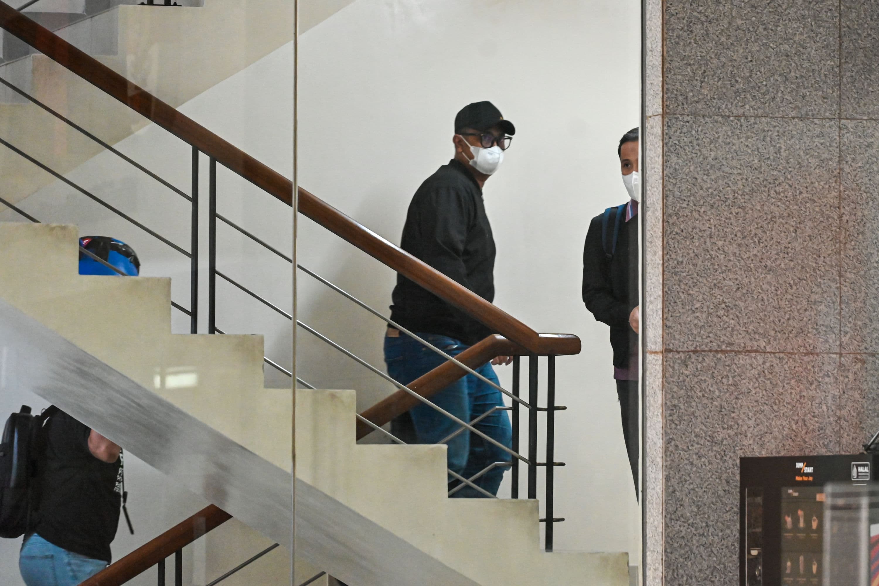 Bupati Klaten Hamenang Wajar Ismoyo tiba di Gedung Merah Putih KPK, Jakarta, Jumat (16/10/2026). AKURAT.CO/Endra Prakoso