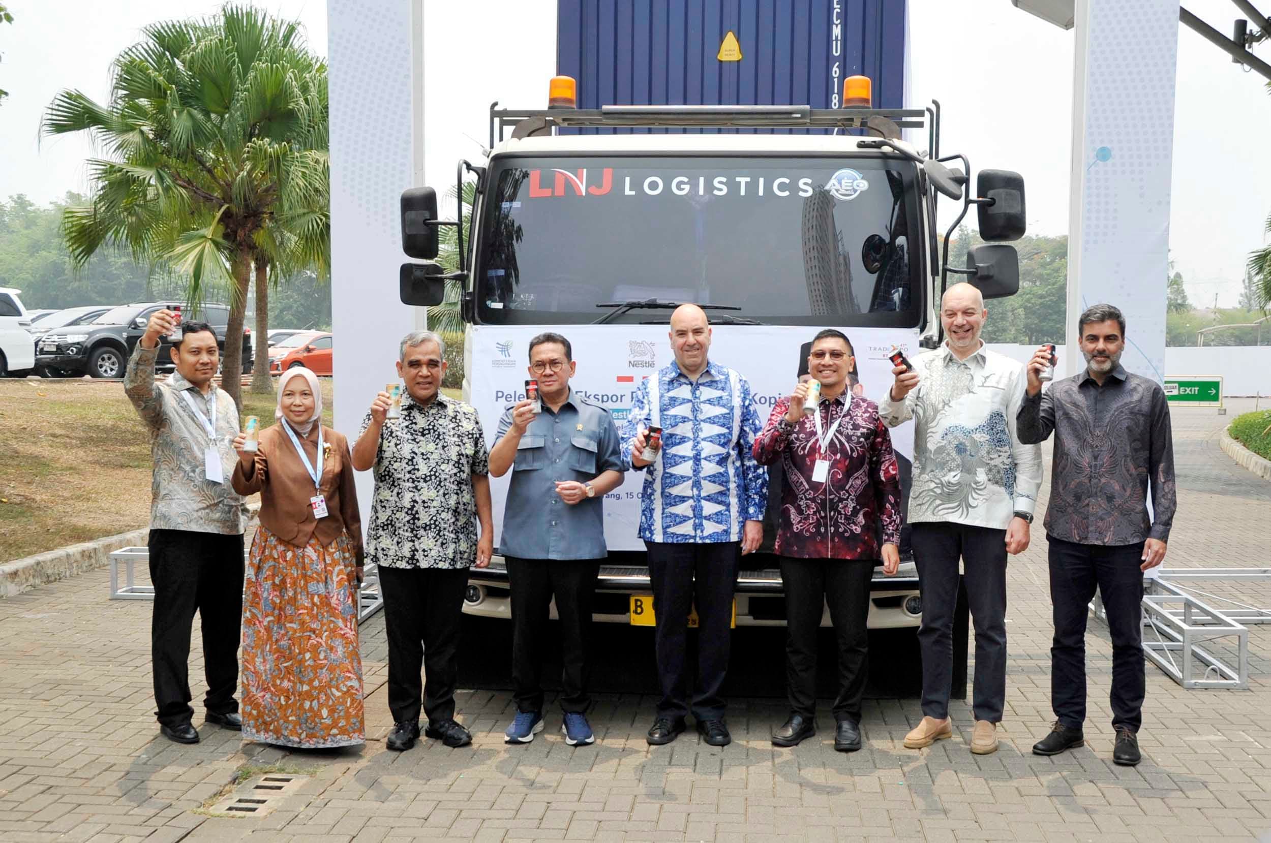 Penandatanganan Nota Kesepahaman ekspor produk kopi siap minum (ready-to-drink atau RTD) PT Nestlé Indonesia ke Australia dalam rangkaian Trade Expo Indonesia (TEI) di Indonesia Convention Exhibition (ICE) BSD, Tangerang, Banten, Kamis (15/10/2026).AKURAT.CO/Sopian