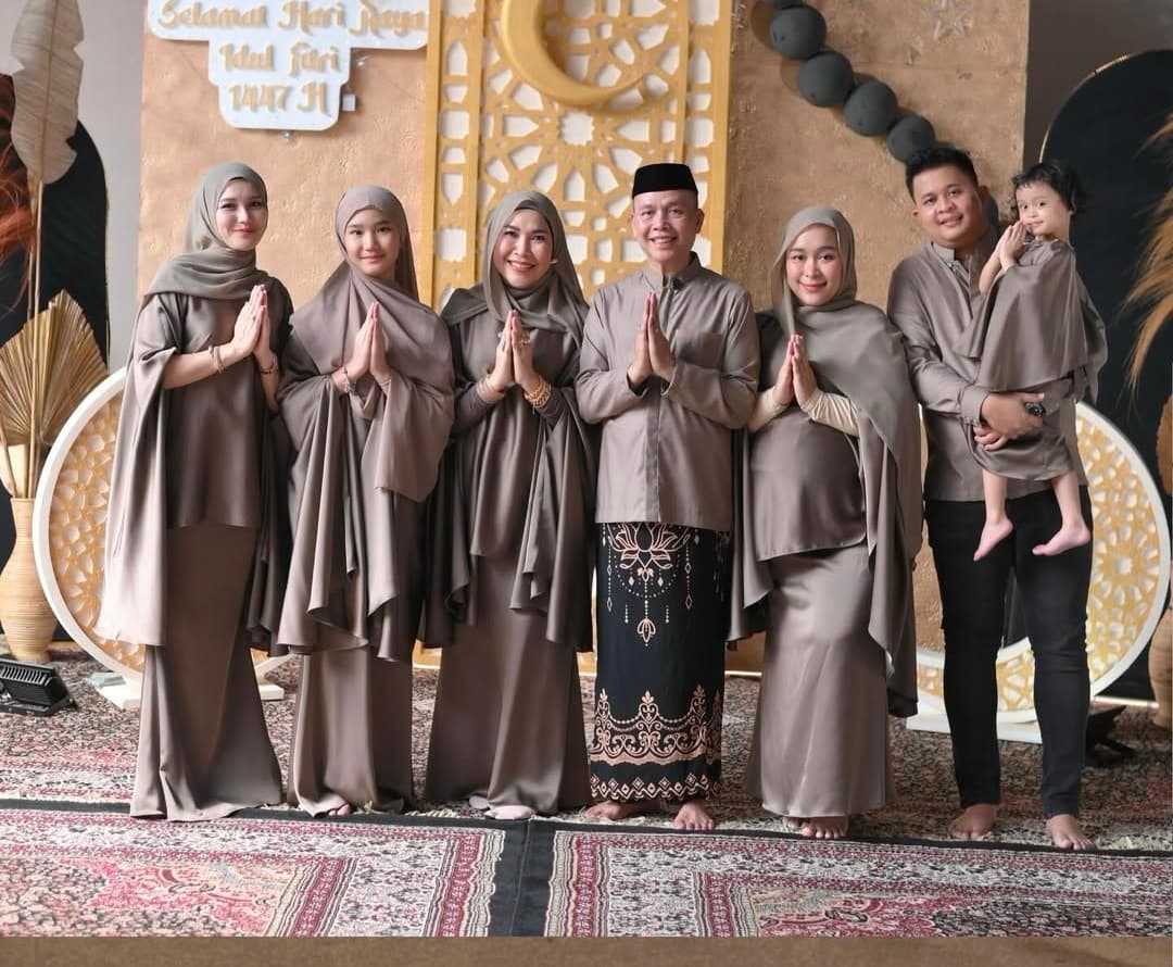 Rayakan Idulfitri Bareng Keluarga, Ayu Ting Ting Selipkan Doa Segera Bertemu Jodoh