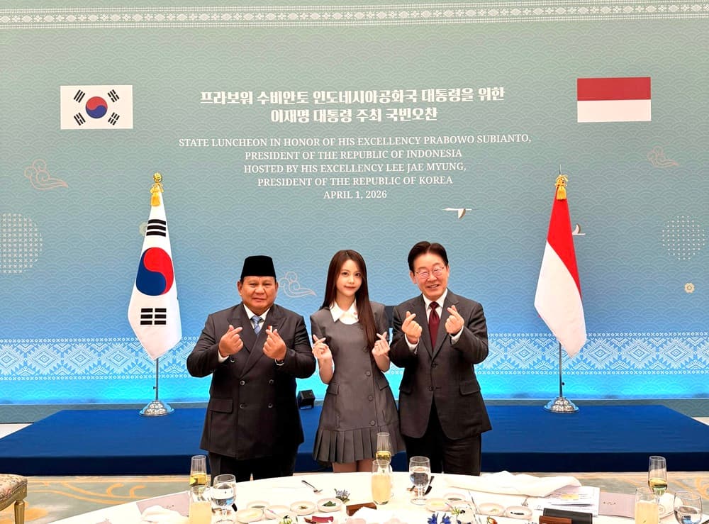 Momen Gemoy Presiden Prabowo Bertemu Carmen Hearts2Hearts, Kompak Lakukan Simbol Jari Hati