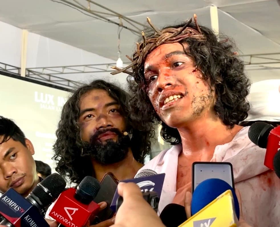 Tangis dan Gejolak Batin, Kisah Mendalam Pemeran Yesus di Katedral Jakarta