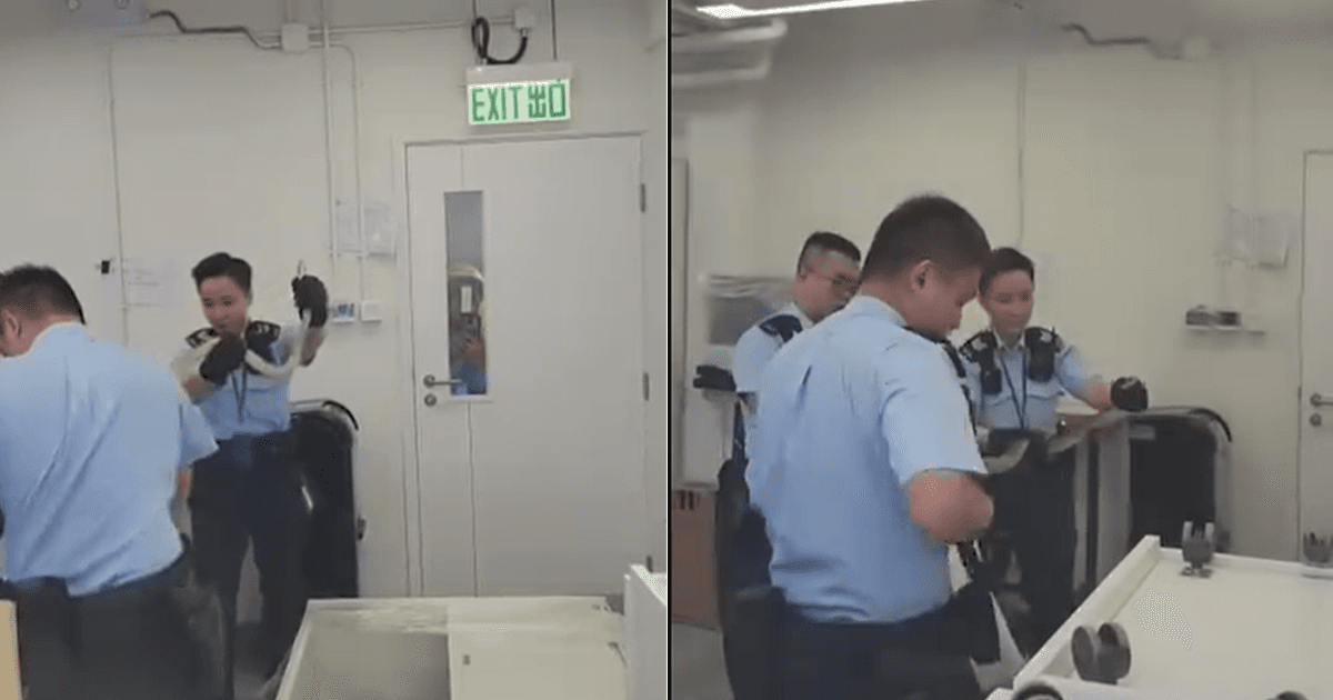 Aksi Polisi Wanita Hong Kong Tangkap Ular 1,6 Meter Viral di Media Sosial