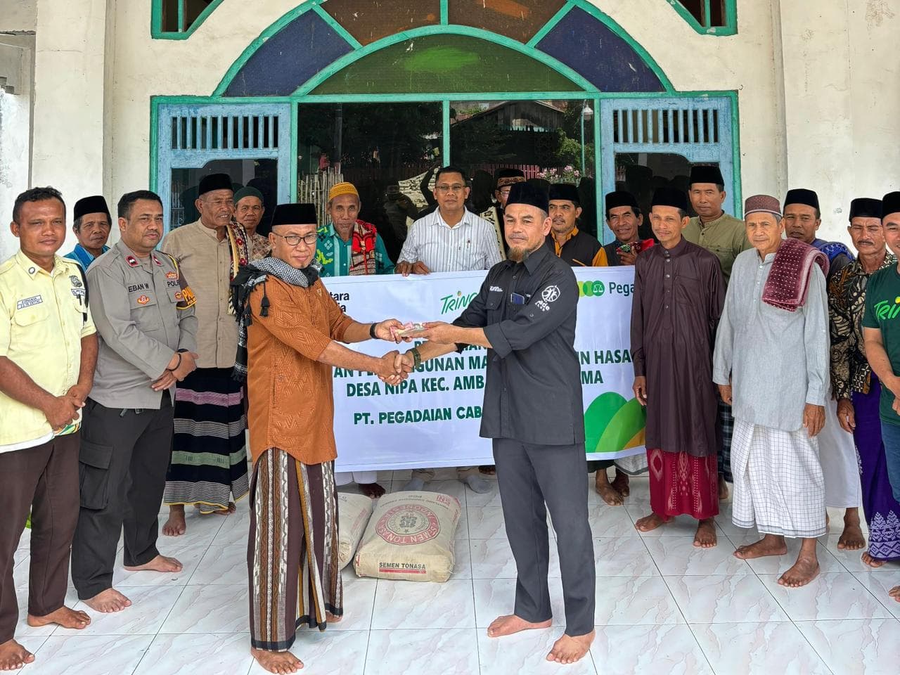 Momentum Hari Buruh, Pegadaian Salurkan Bantuan untuk Masjid di Ambalawi