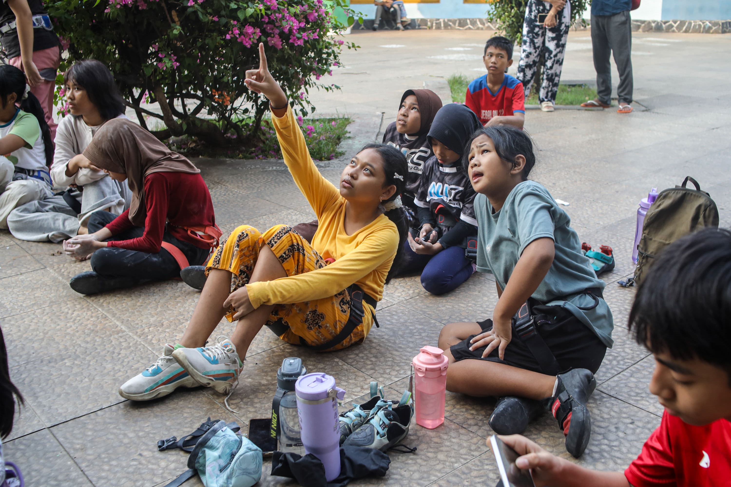 Anggota North Jakarta Climbing Club berlatih panjat tebing di Gelanggang Remaja Jakarta Utara, Jakarta, Minggu (4/10/2026). AKURAT.CO/Endra Prakoso