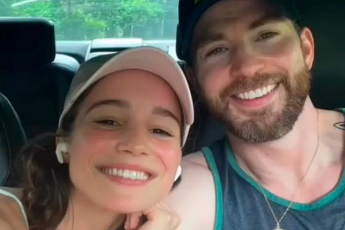 Selamat! Chris Evans Dan Alba Baptista Resmi Menikah