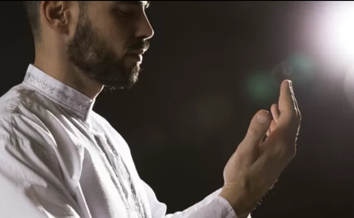 Doa Qunut Untuk Salat Subuh, Lengkap Dengan Arab, Latin Dan Manfaat Membacanya