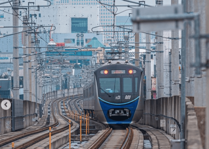 KRL, LRT, MRT Beroperasi hingga Pukul 02.00 di Malam Tahun Baru 2024