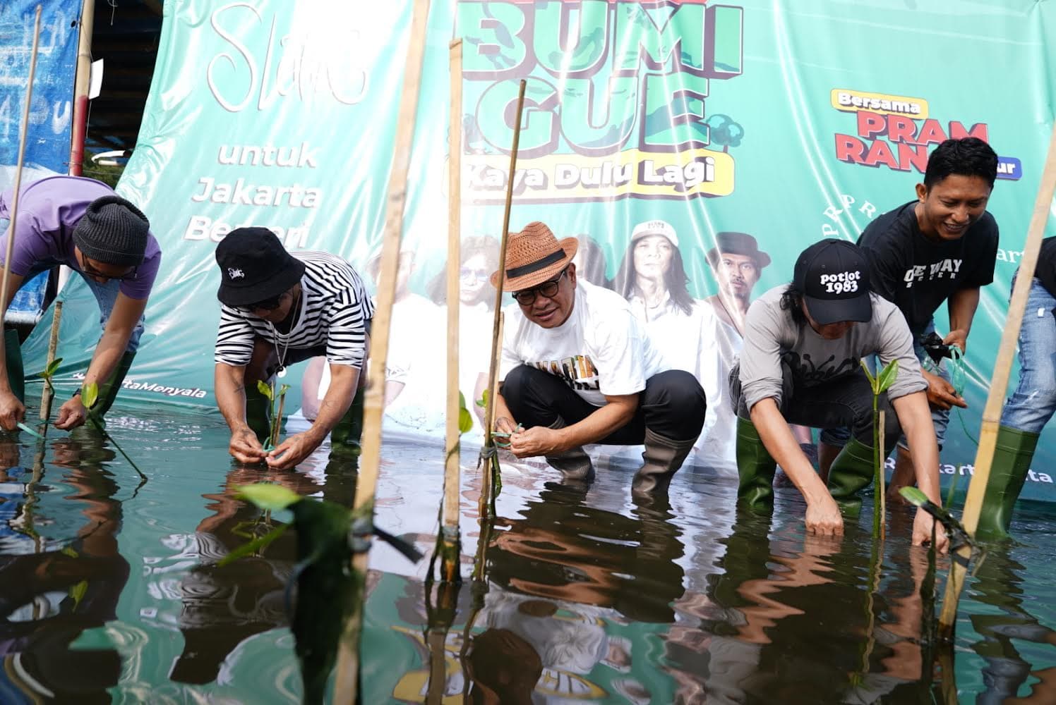 Pramono Anung dan Slank Tanam Mangrove di Marunda, Usung Konsep Giant Mangrove Wall untuk Jakarta