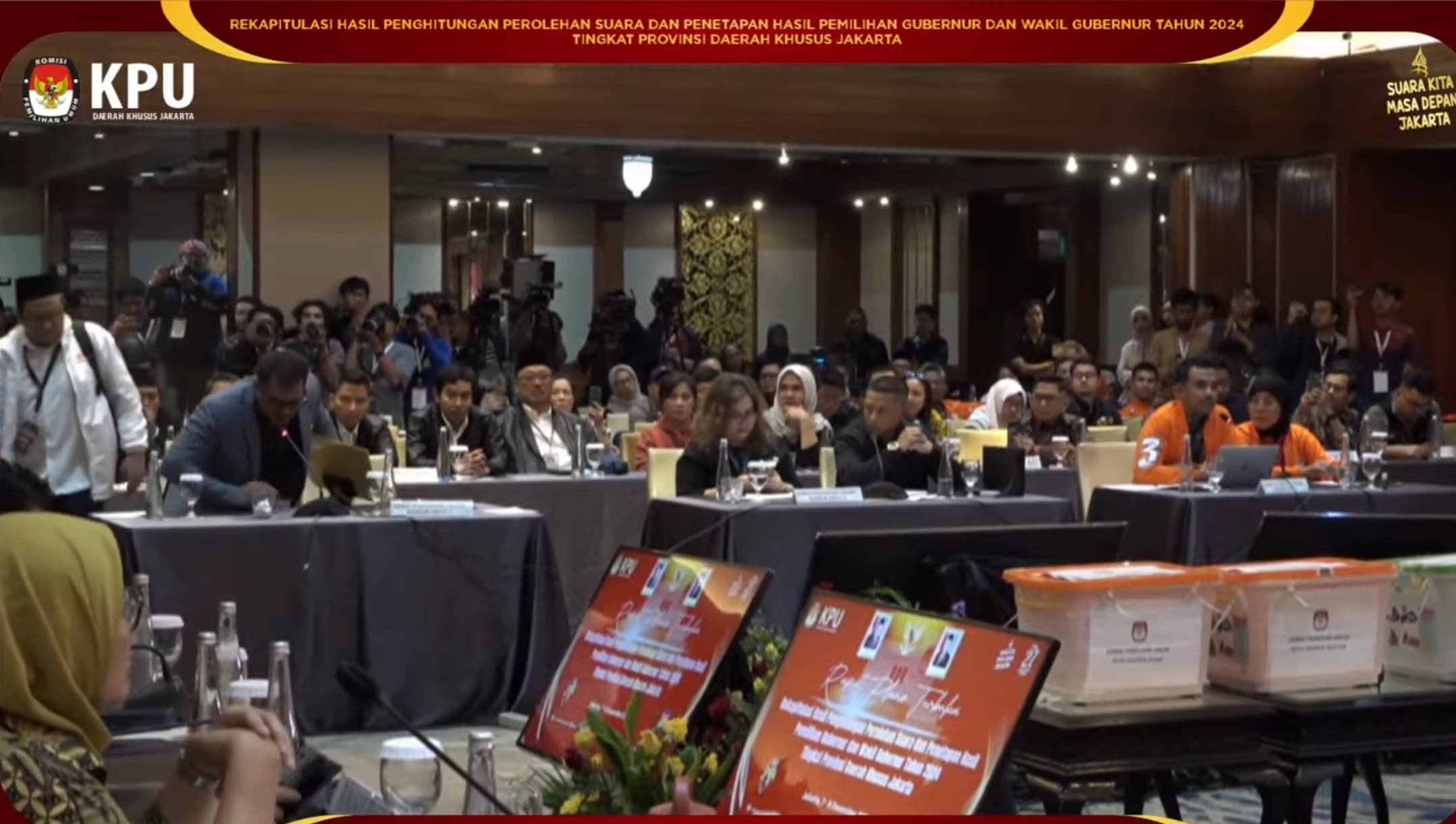 Saksi Kubu RIDO Walk Out dari Rapat Pleno Pengumuman Hasil Pilkada Jakarta 2024