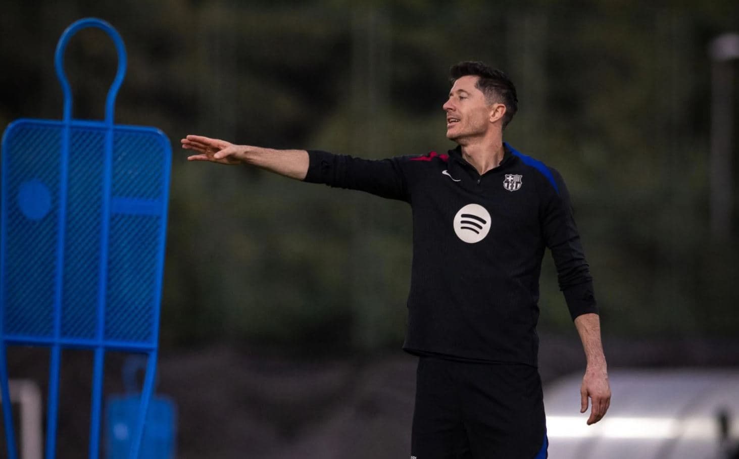 Jadi 'Ayah' di Tengah Skuad Muda Barcelona, Robert Lewandowski Kalem Meski Kontraknya Bakal Berakhir