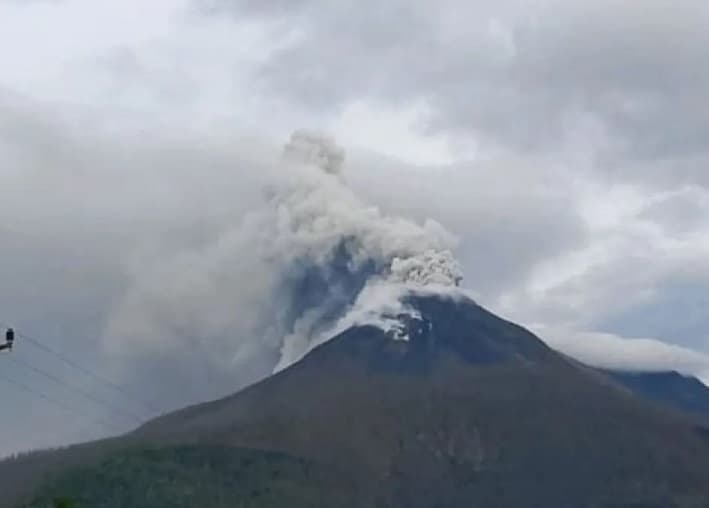 Gunung Ibu Masih Awas, Terjadi Puluhan Gempa Dangkal dalam Sehari