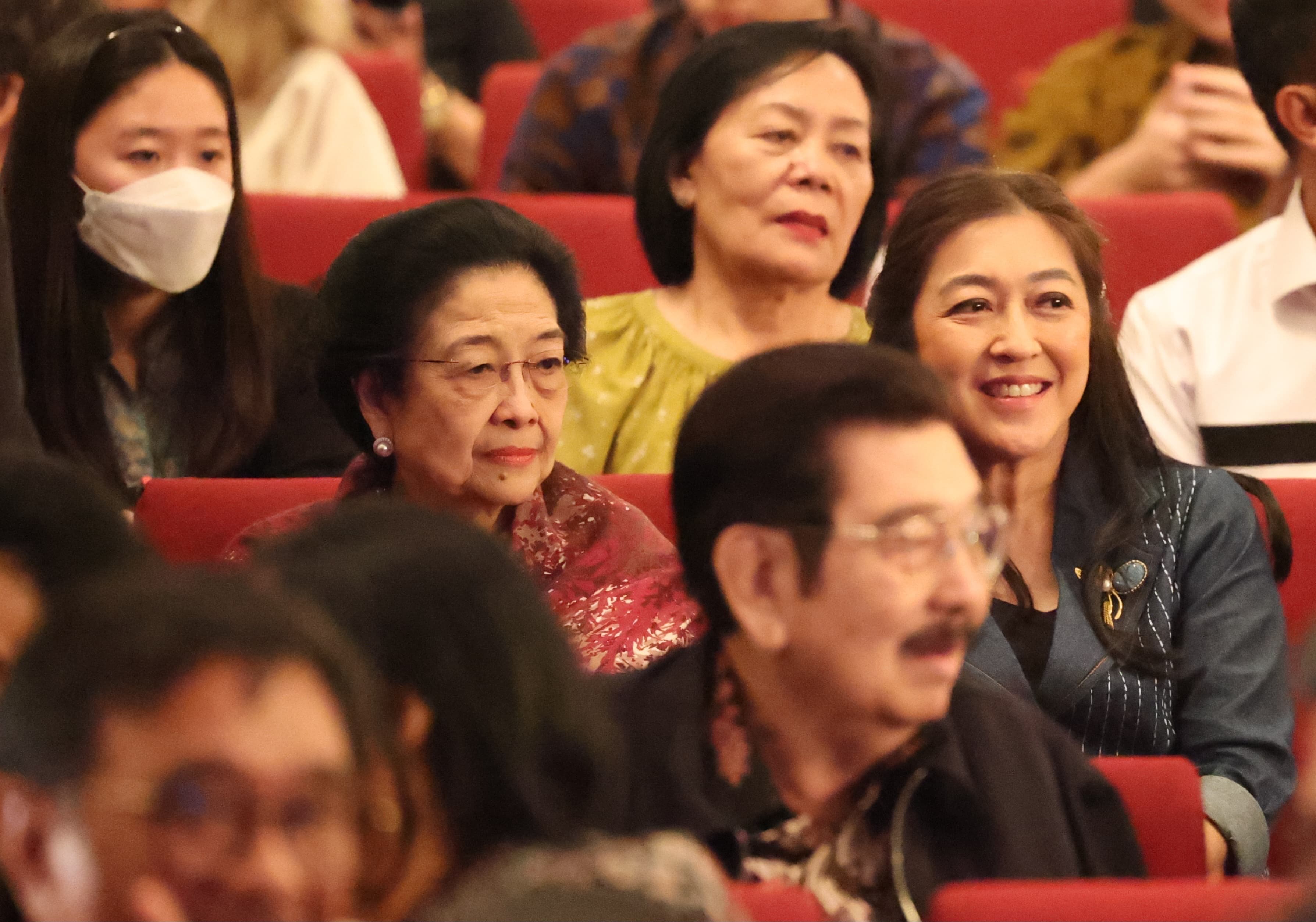 Megawati Saksikan Teater Kolaborasi Indonesia-Uzbekistan: Kisah Bung Karno dan Imam Bukhari di Tengah Perang Dingin