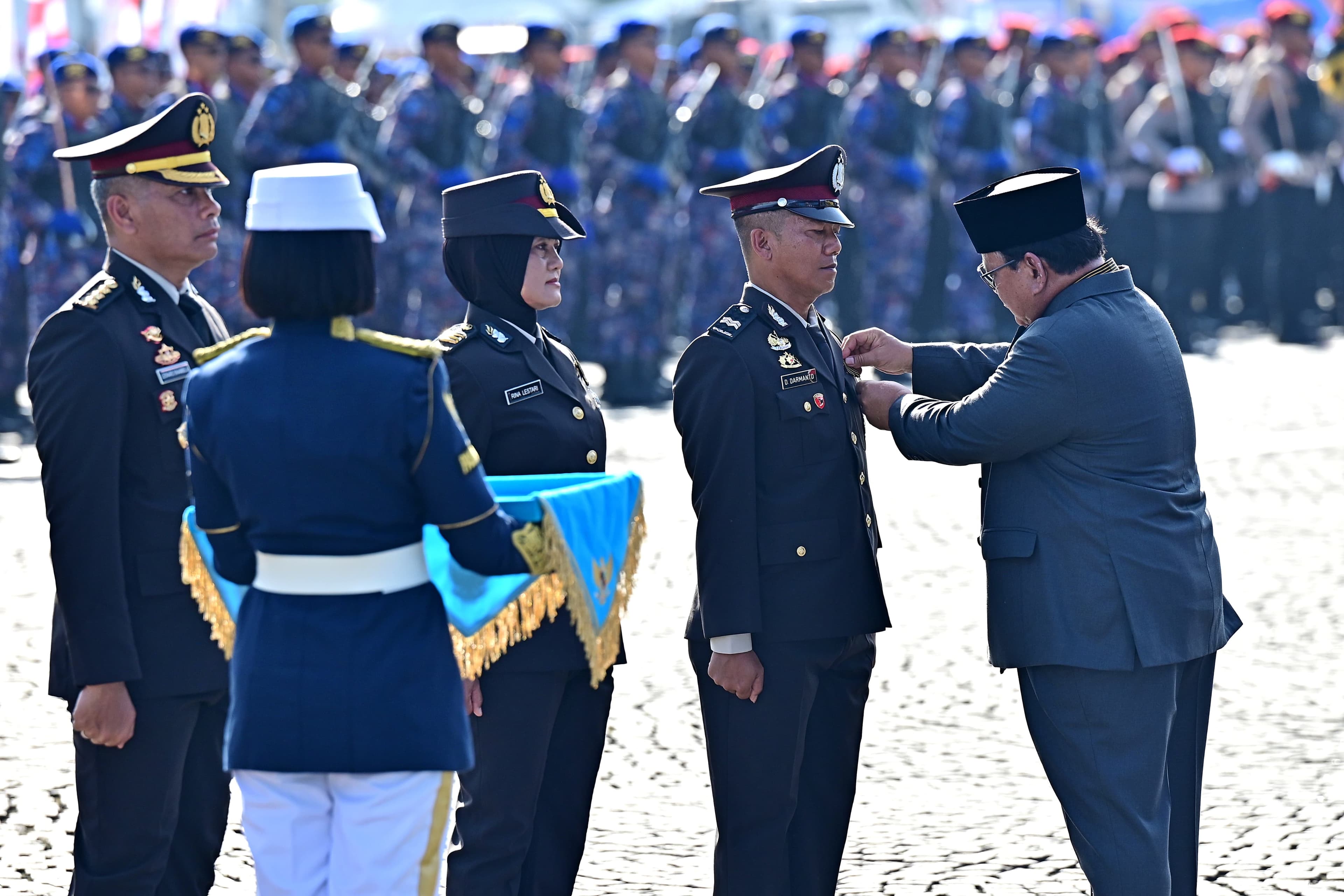 Presiden Anugerahkan Tanda Kehormatan kepada Jajaran Polri di HUT ke-79 Bhayangkara