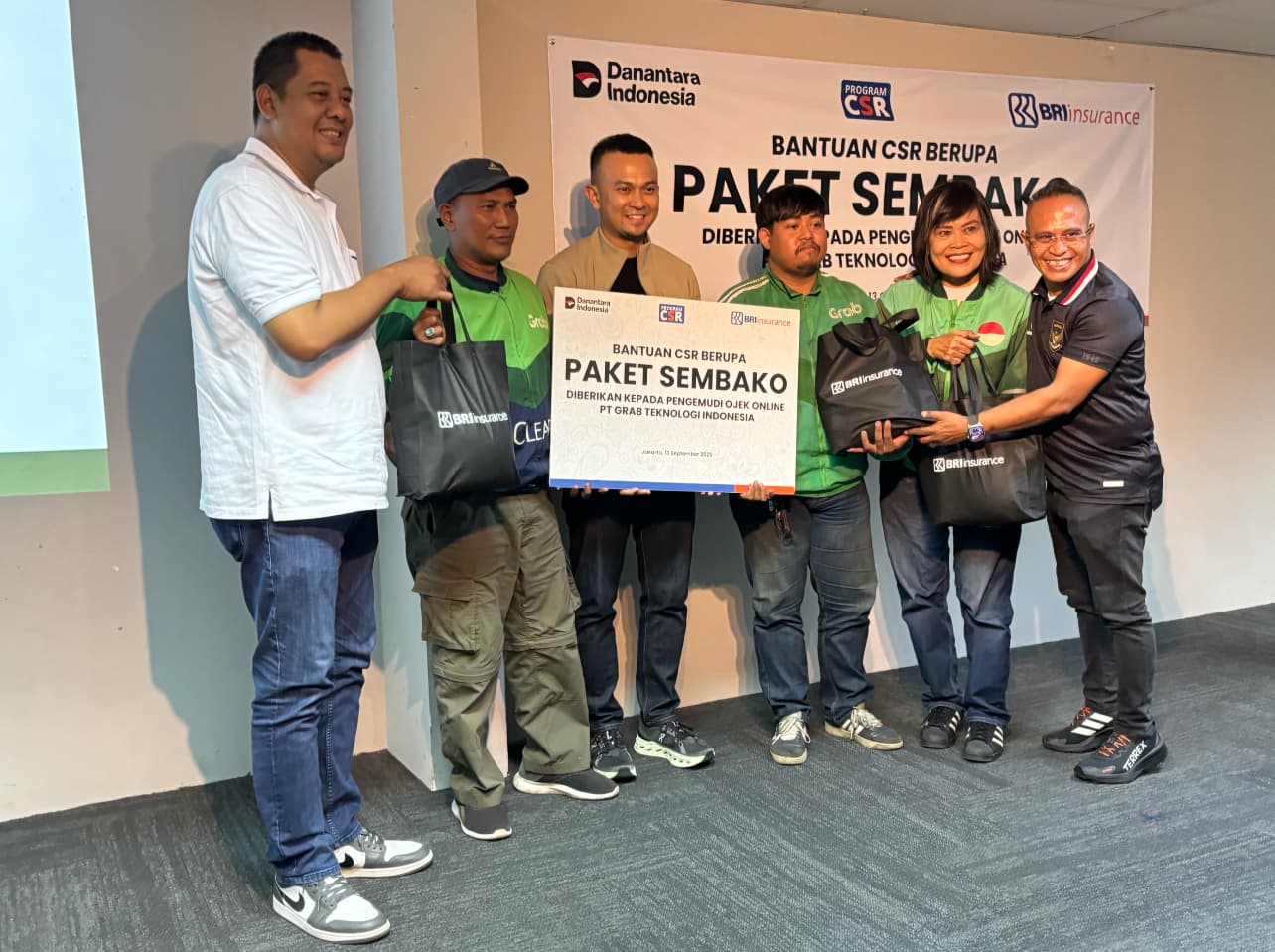 98 Resolution Network Gelar Bakti Sosial Lewat Gerakan Warga Peduli Warga