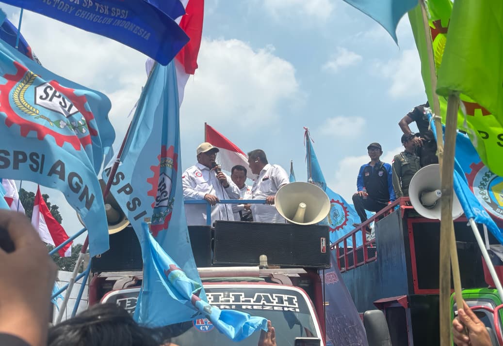 Demo Buruh di DPR, KSPSI Tuntut Supremasi Sipil dan Hapus Outsourcing
