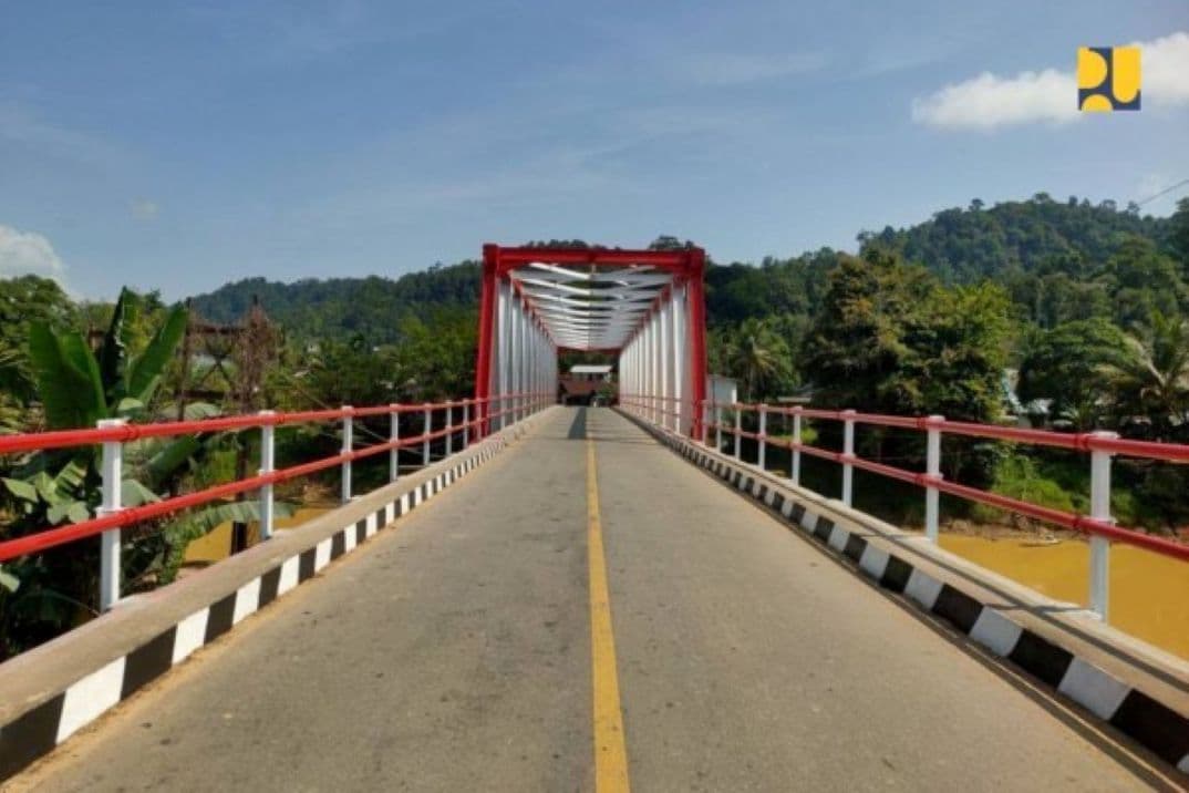 Perkuat Konektivitas, Kementerian PU Genjot Pemeliharaan Jalan dan Jembatan di Sintang