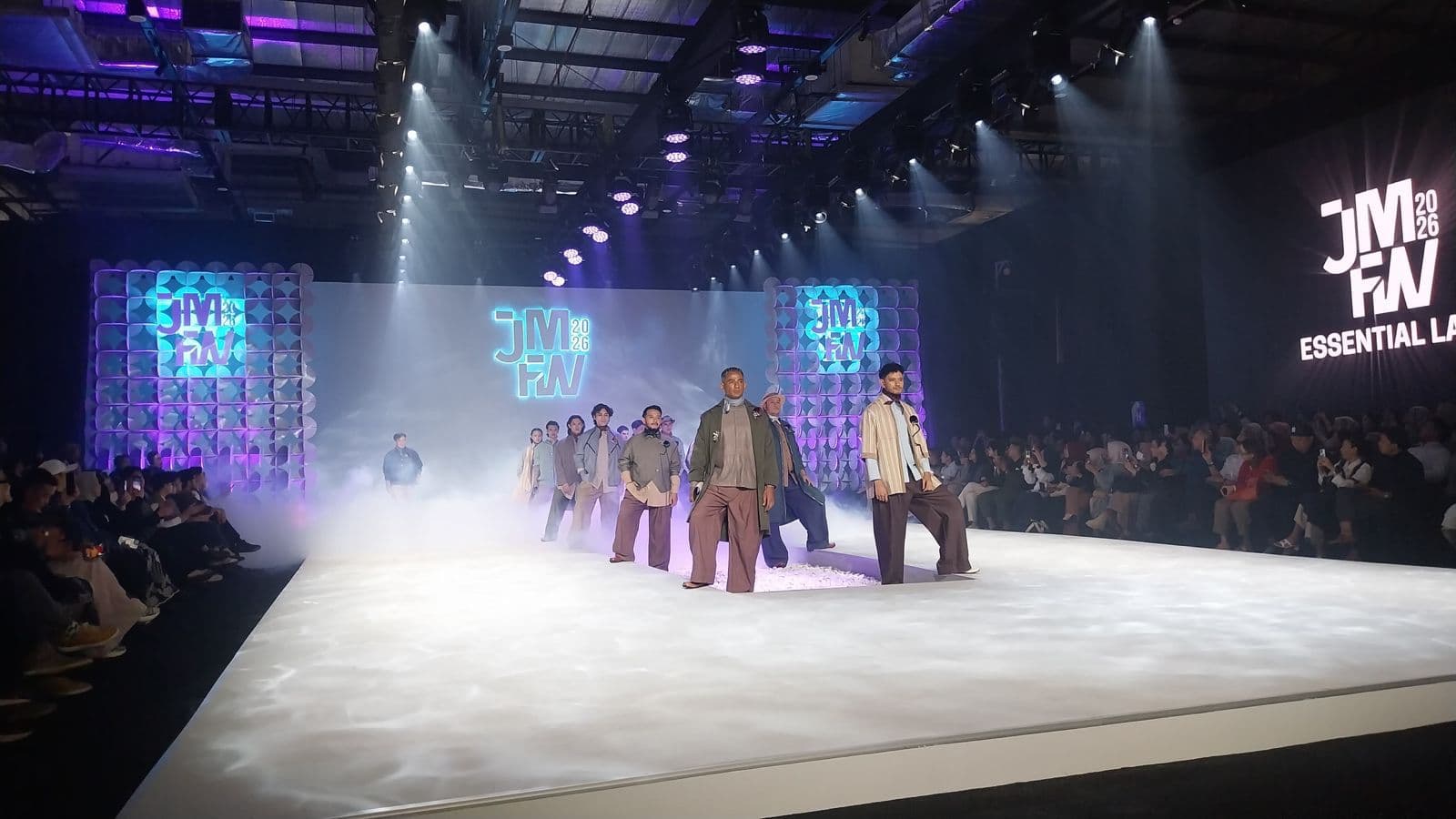 Dukung Brand Lokal di Hari ke-3 JMFW 2026, Wamendag Roro: Maju Terus dan Semangat Berkarya!