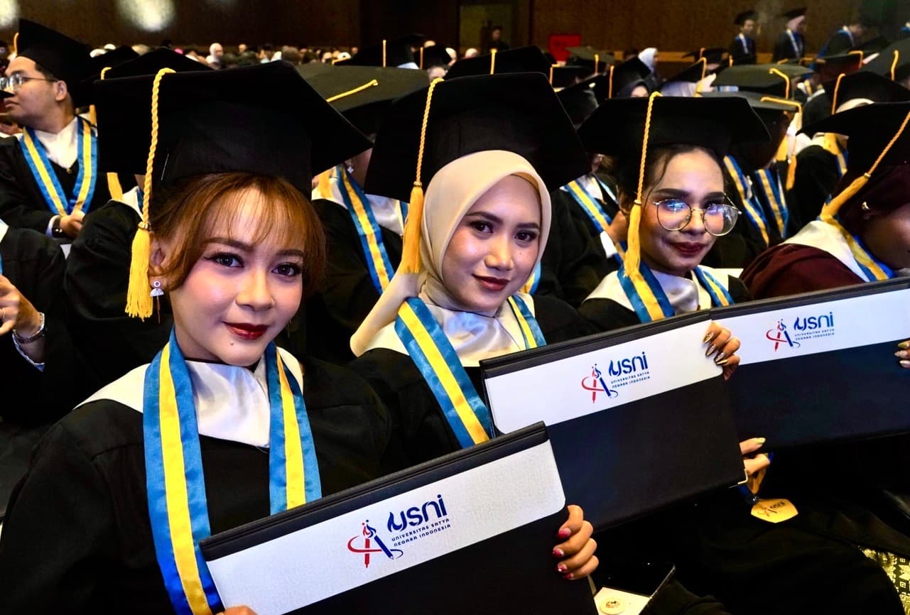 USNI Gelar Wisuda ke-29, Cinta Laura Sampaikan Pesan Ketangguhan kepada 301 Lulusan