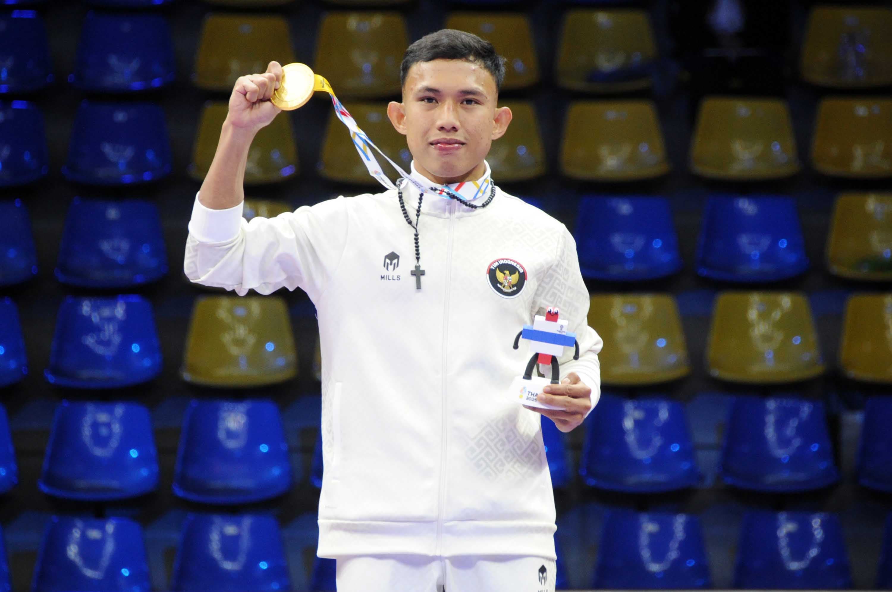 Dari Duka ke Podium Tertinggi: Riyan Jefri Raih Emas Kickboxing dan Sampaikan Pesan ke Presiden