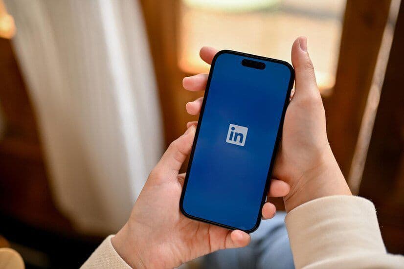 Cara Menulis Headline LinkedIn yang Menarik Perhatian HR di Tengah Persaingan Pencari Kerja