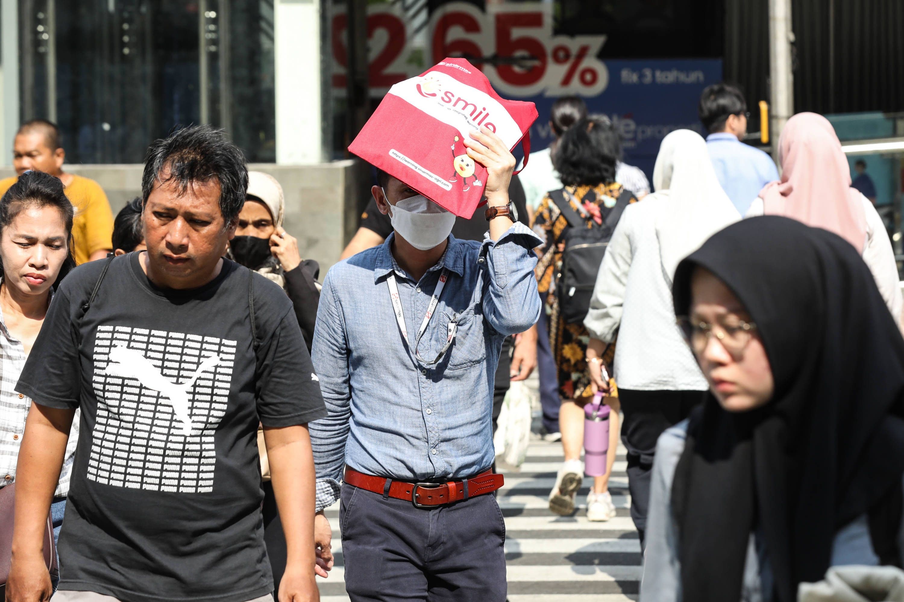 Kenapa Kepala Terasa Berat Saat Cuaca Panas? Ini Penjelasan dan Cara Mengatasinya