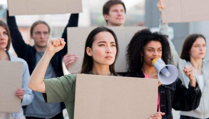 Tips Aman Saat Ikut Demo, dari Barang Bawaan hingga Persiapan Darurat