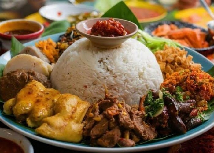 Berapa Kalori Nasi Padang untuk Diet? Cek Rincian Setiap Lauknya!