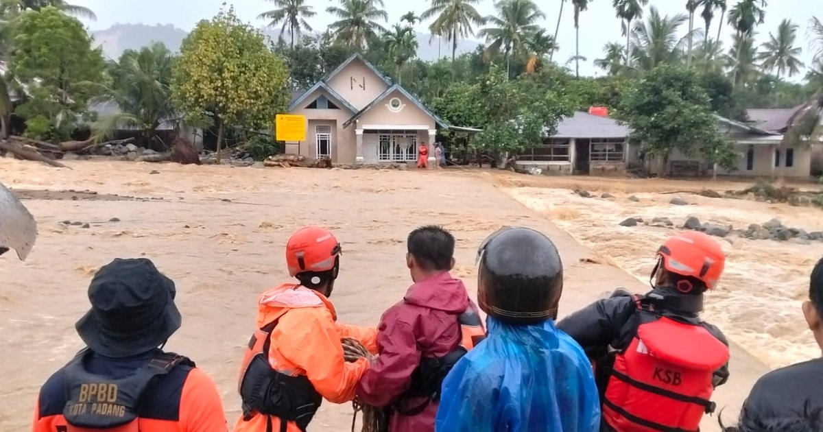 Banjir Padang Bikin Ratusan Warga Mengungsi, Ini Kondisi Terbarunya
