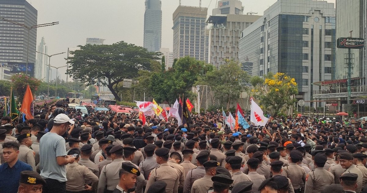 Demo Mahasiswa di Bundaran HI Soal Karhutla, Polisi Pasang Barikade Lima Lapis