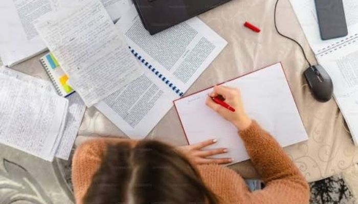 Kisi-Kisi TKA Bahasa Indonesia SMA 2026, Pelajari 3 Materi Penting Ini!