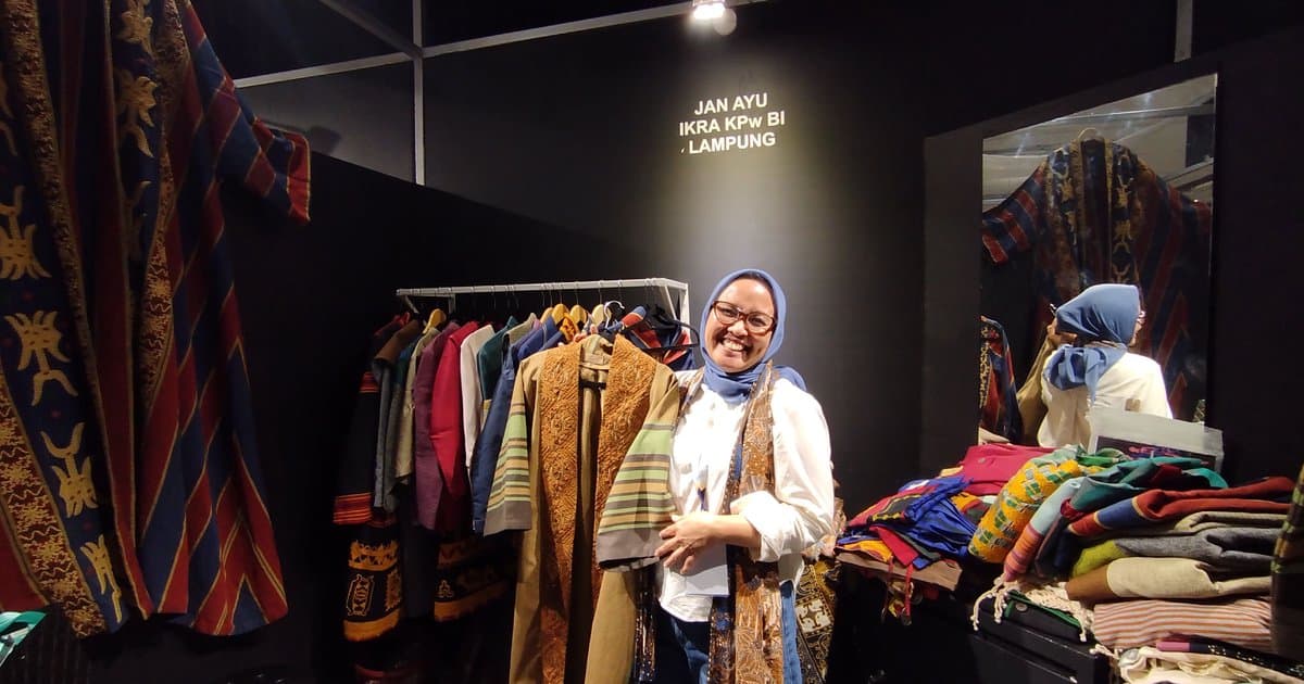 Jan Ayu Ubah Tapis Lampung Jadi Busana Harian di JMFW 2026, Bidik Pasar Profesional