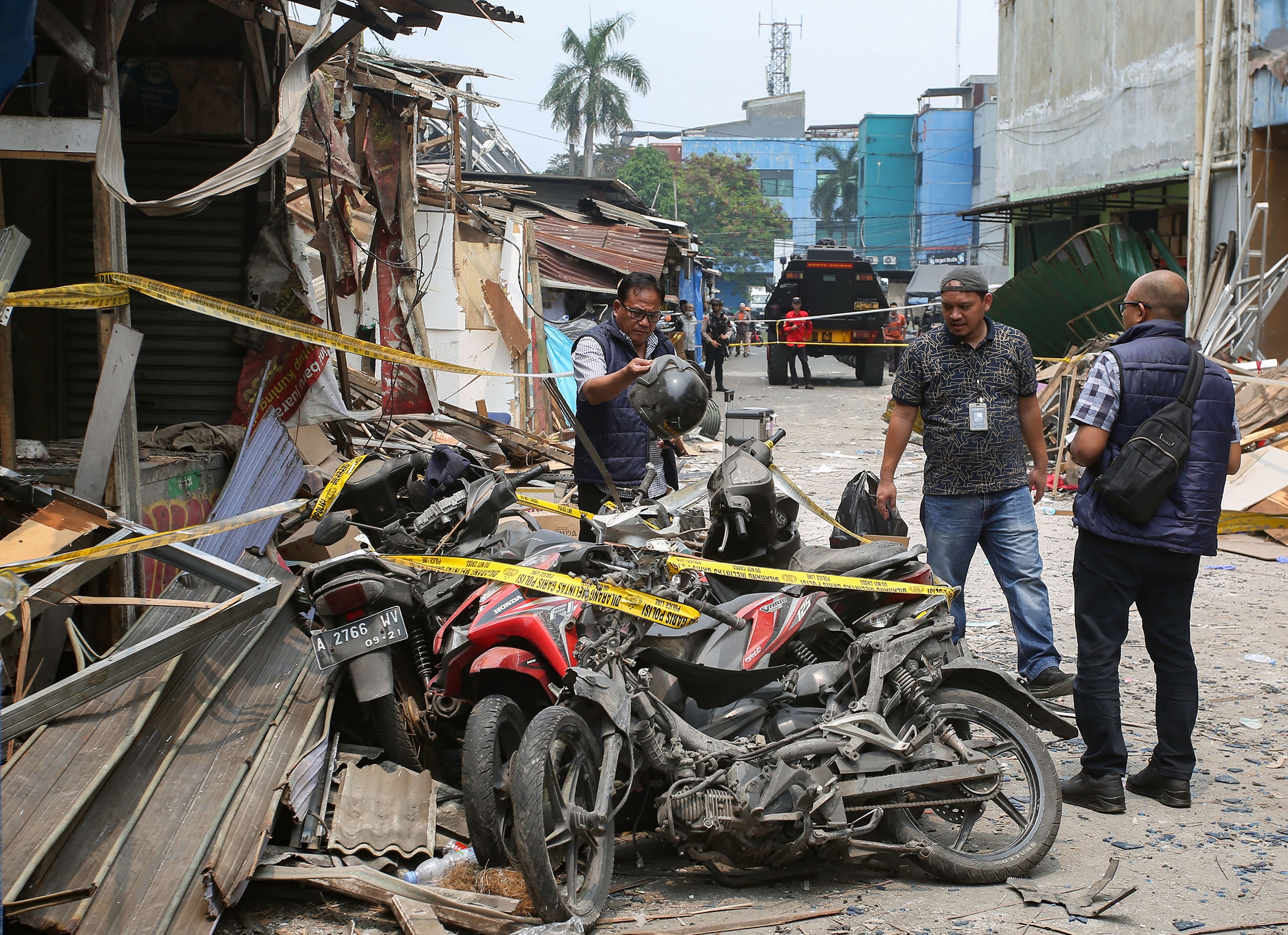 Olah TKP Ledakan di Pasar Cimanggis Tangsel