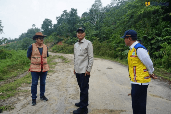 Kementerian PU Kejar Penyelesaian Jalan Perbatasan Kalimantan Sepanjang 2.300 Km