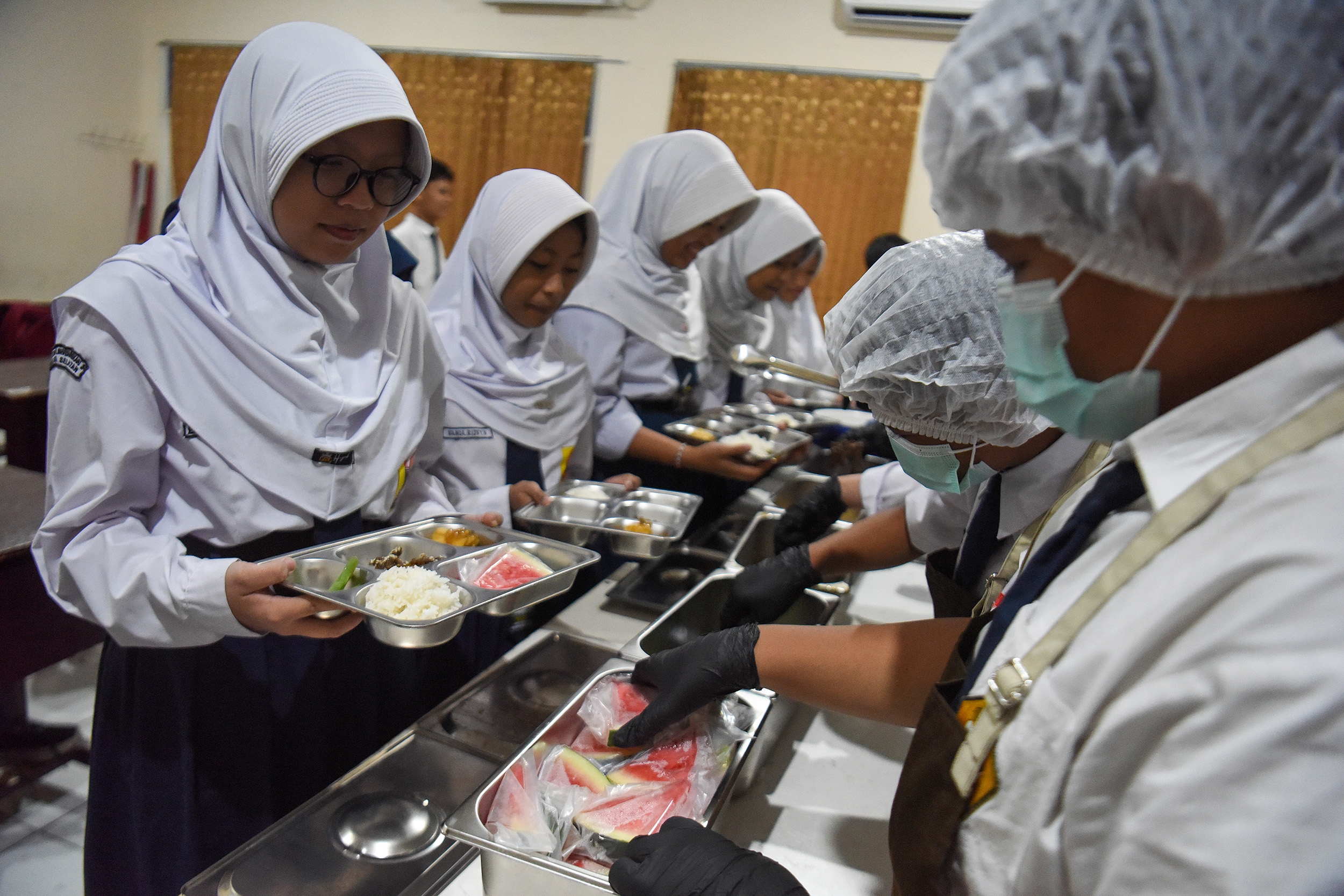 Uji Coba Pembagian MBG Secara Prasmanan di Jakarta