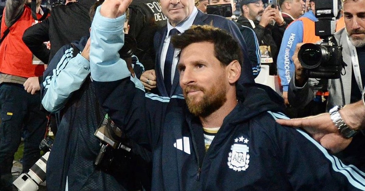 Perpisahan yang Sempurna dalam Hari Tersedih Lionel Messi di Buenos Aires