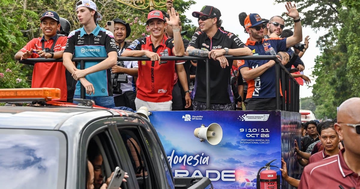 MotoGP Indonesia: Pembalap Dunia Diarak di Mataram, Ada Marc Marquez dan Veda Ega