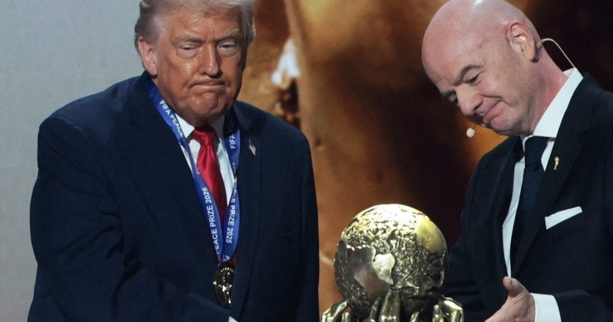 Dewan FIFA Periksa Peace Prize yang Diberikan Gianni Infantino kepada Donald Trump