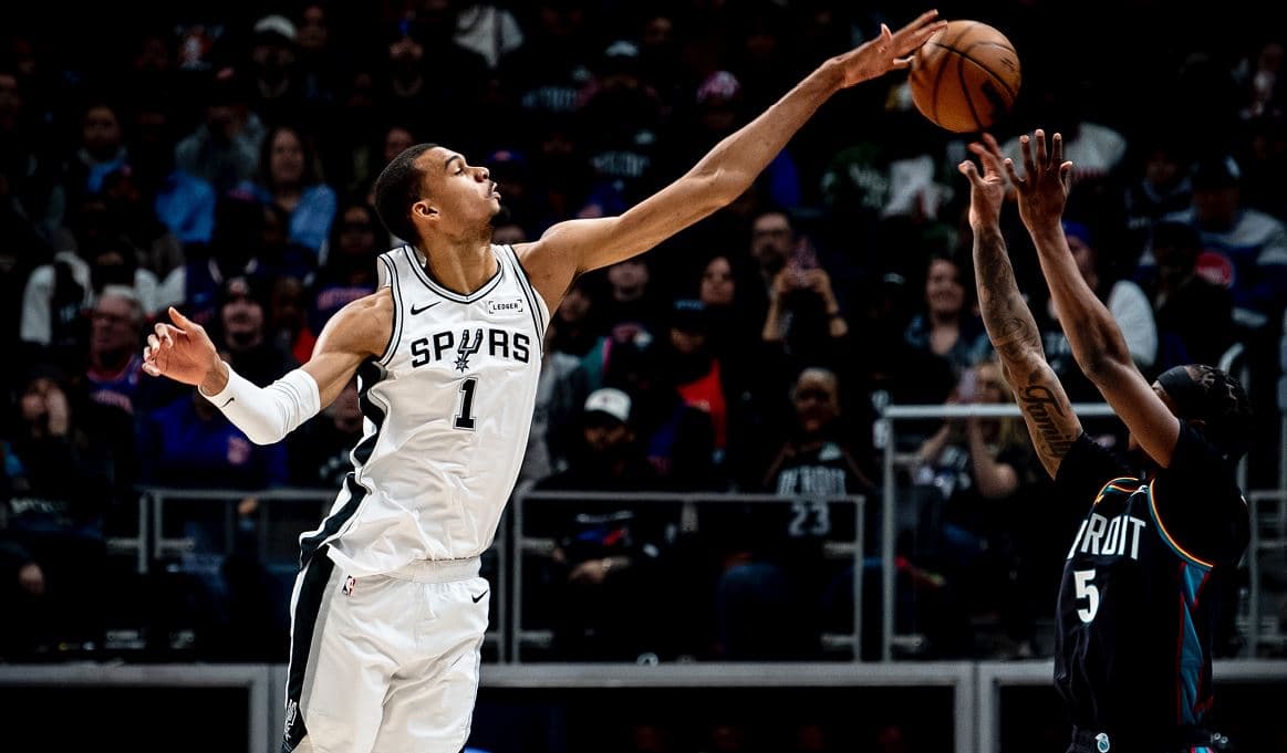 NBA Hari Ini: Hancurkan Detroit Pistons, San Antonio Spurs Menangi Duel Pemuncak Klasemen