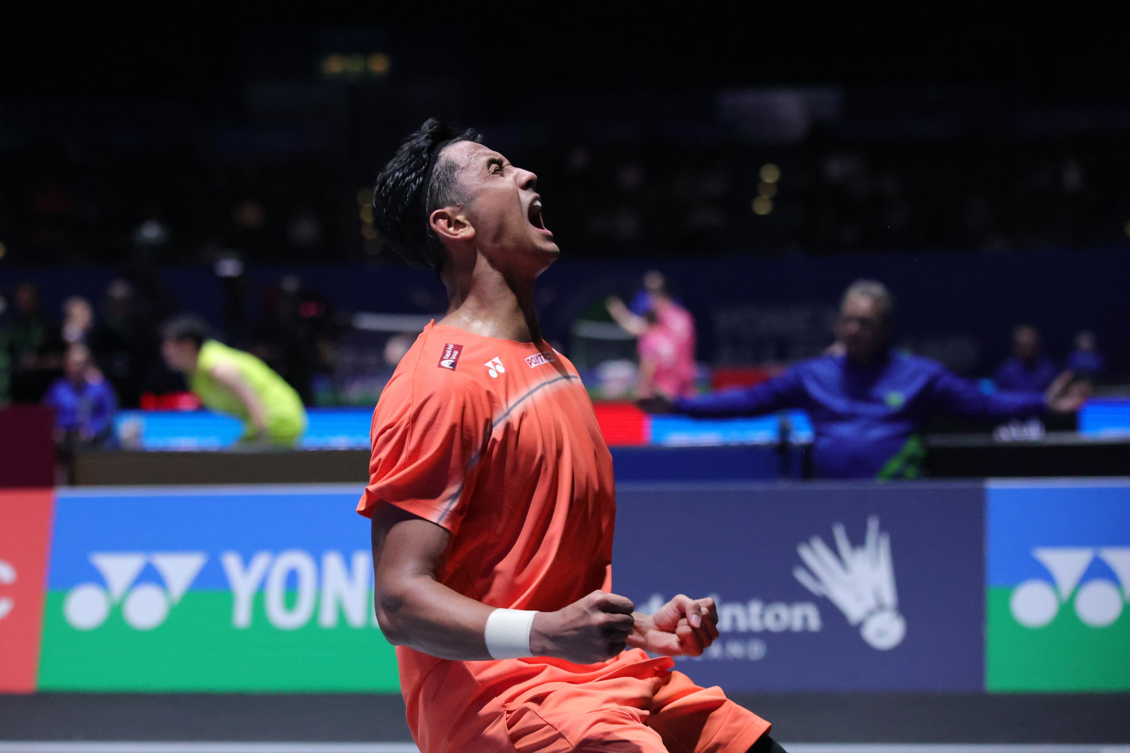 All England: Alwi Farhan Jinakkan Chou Tien Chen, Segel Tiket Perempat Final