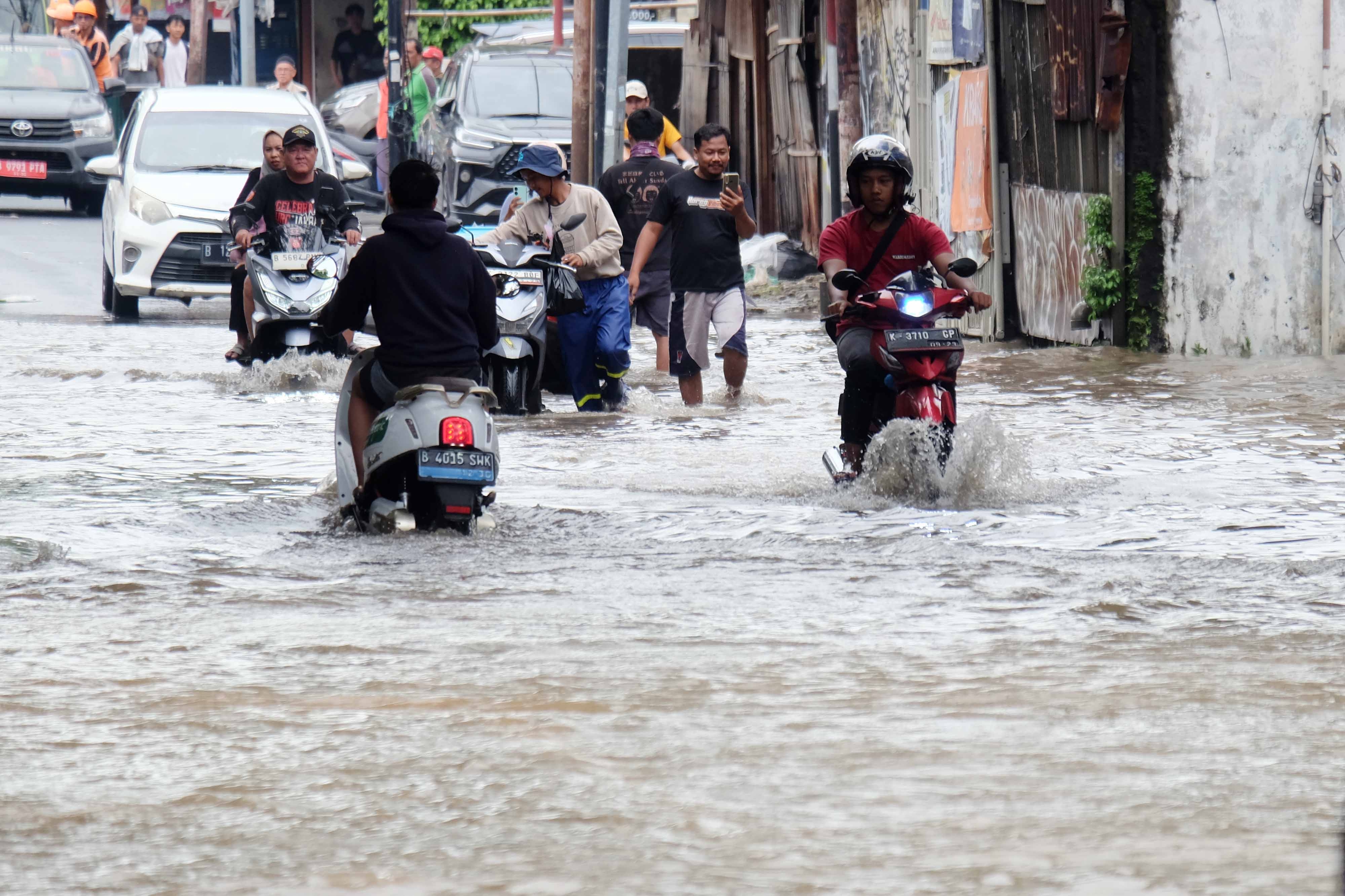 Banjir di Cibubur Saat Lebaran Jadi Sorotan, FAKTA Indonesia Singgung Kerusakan Drainase