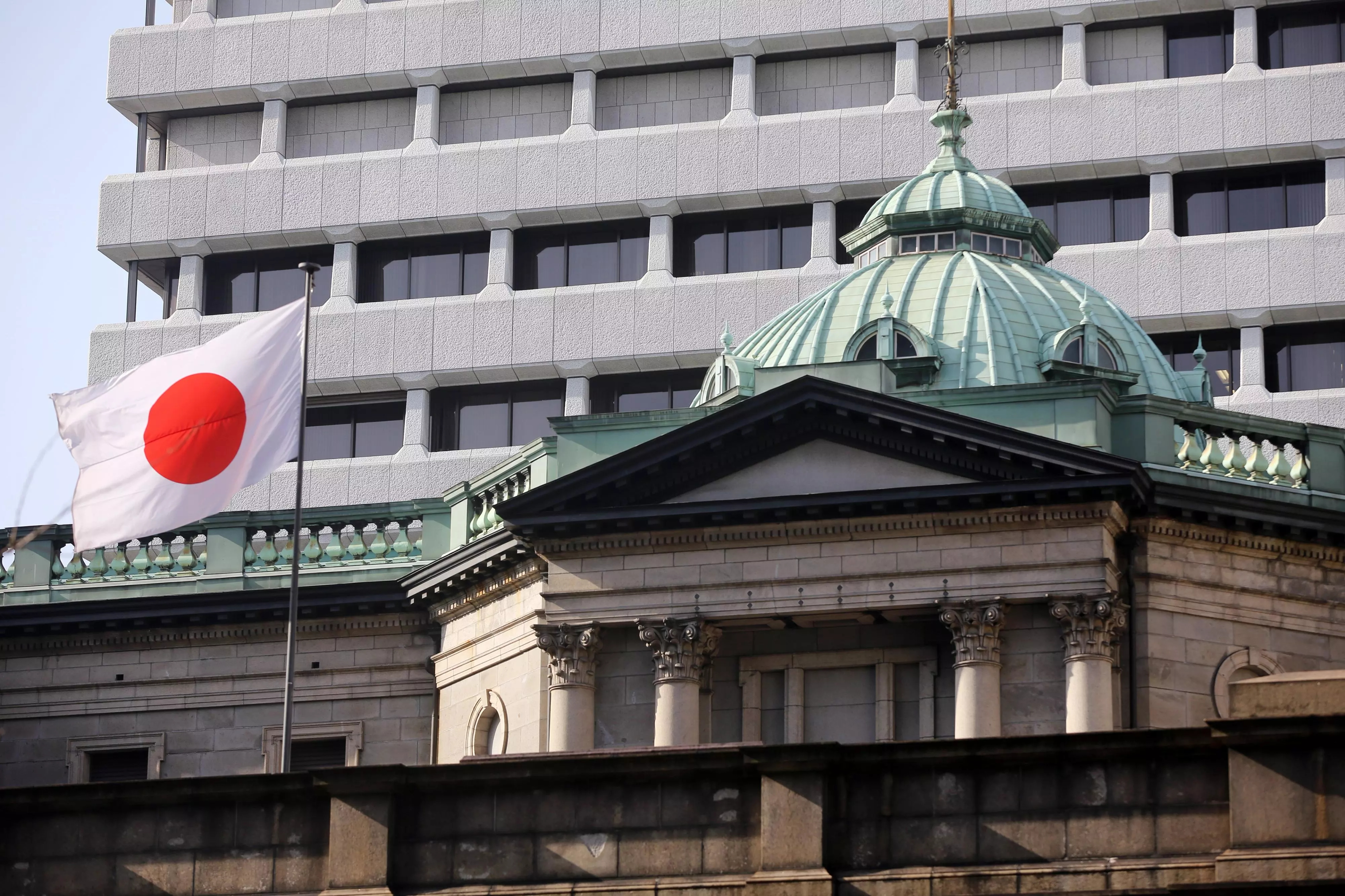 Yen Melemah, BOJ Tetap Tahan Suku Bunga