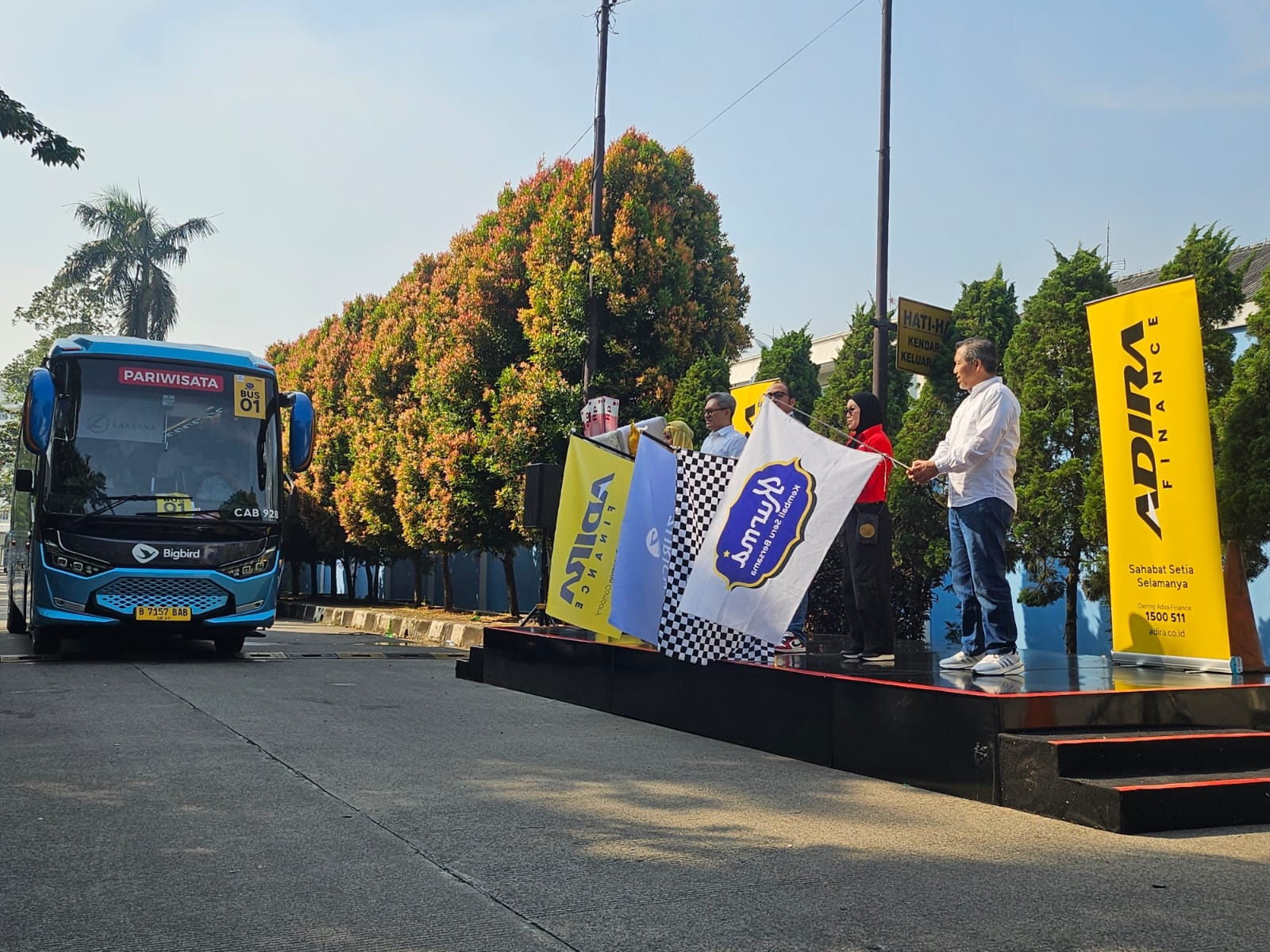 Mudik Gratis 2026: 300 Pemudik Diberangkatkan Adira Finance ke Solo dan Yogyakarta lewat Program KURMA