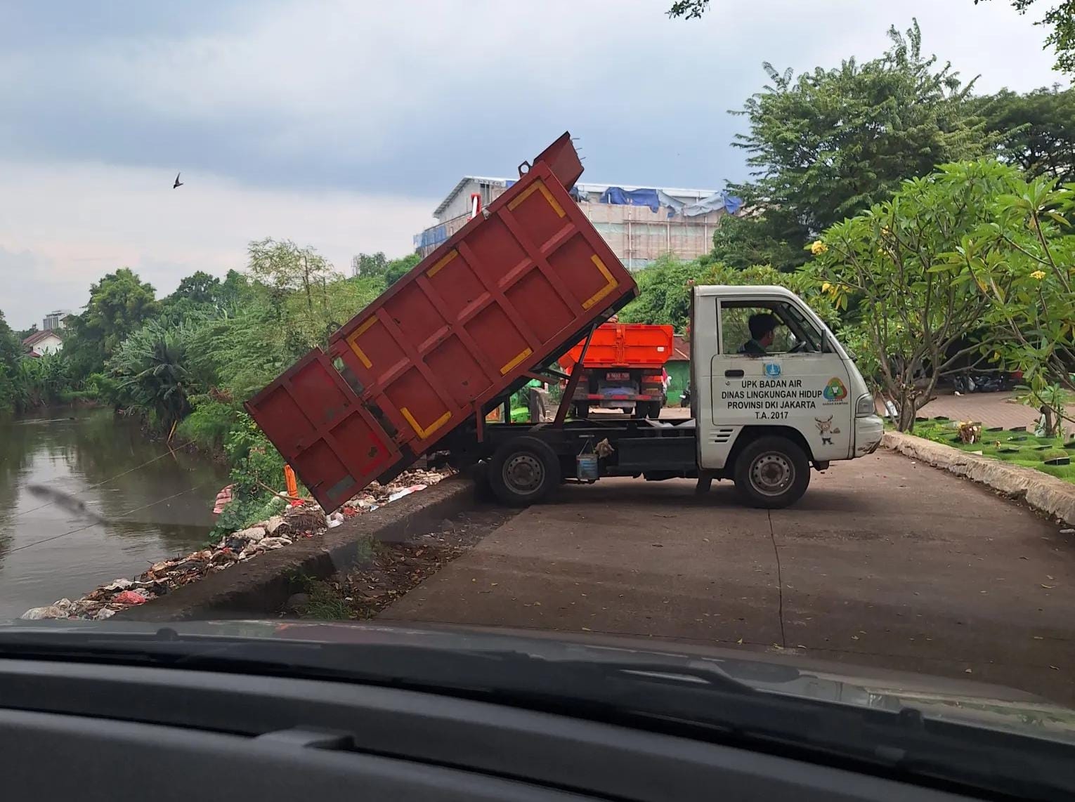 Sampah Jakarta Menggunung, Truk Pengangkut Beroperasi Sampai 3 Shift